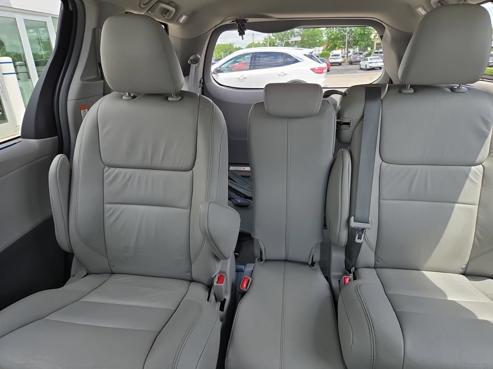 Used 2017 Toyota Sienna XLE FWD image 29
