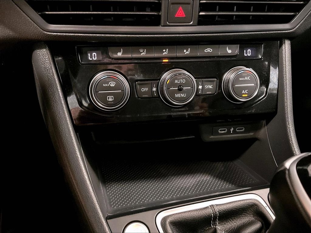 Certified 2024 Volkswagen Jetta SE FWD image 25