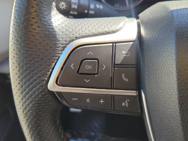 Used 2023 Toyota Sienna Limited FWD image 32