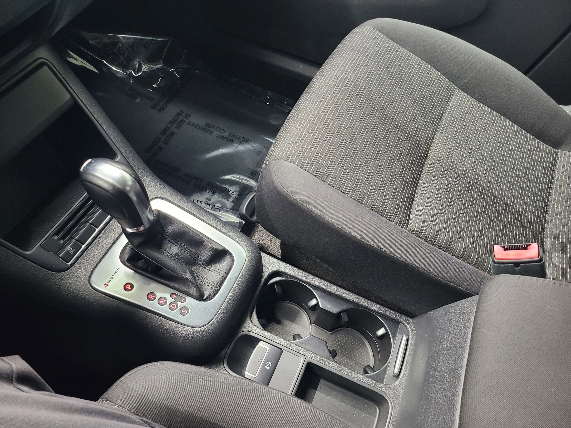 Used 2014 Volkswagen Tiguan S image 26