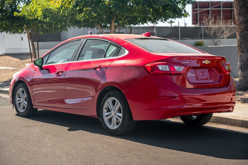 Used 2017 Chevrolet Cruze LT FWD image 3