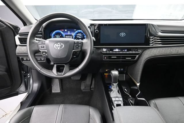 Used 2025 Toyota Camry XLE AWD/4WD image 11
