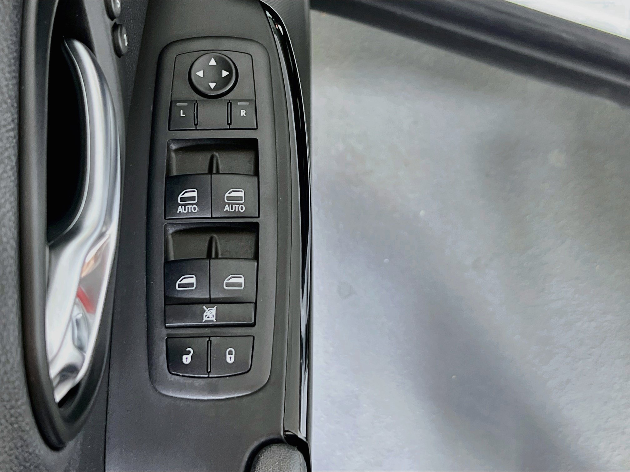 Used 2023 Jeep Cherokee Altitude Lux w/ Lux Elite Package AWD/4WD image 18