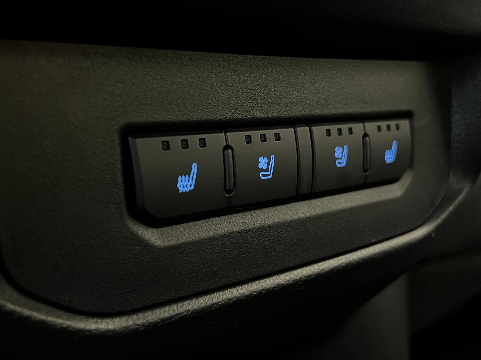 Used 2024 Toyota Tundra Capstone AWD/4WD image 26