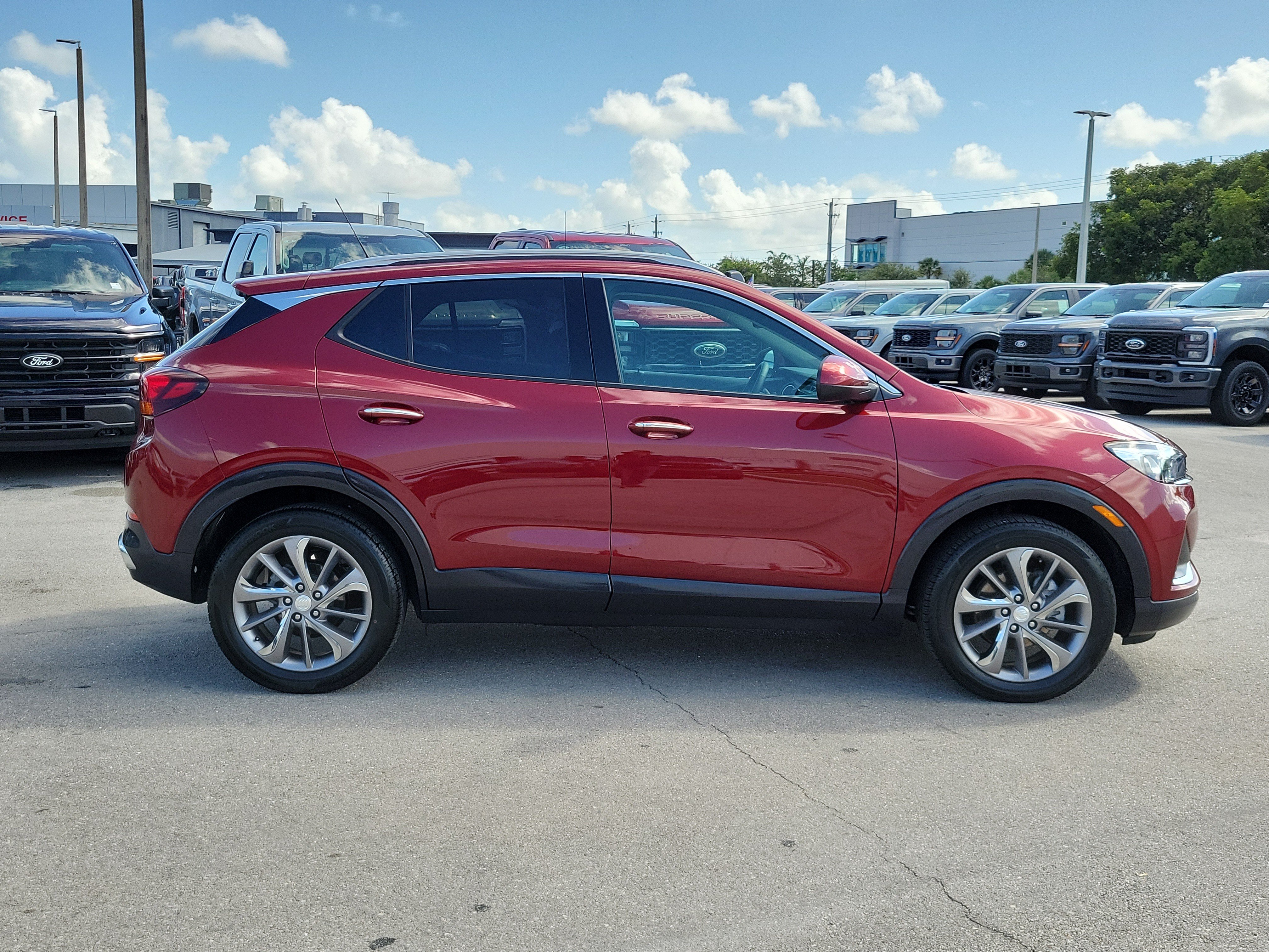 Used 2023 Buick Encore GX Essence w/ Experience Buick Package FWD image 4