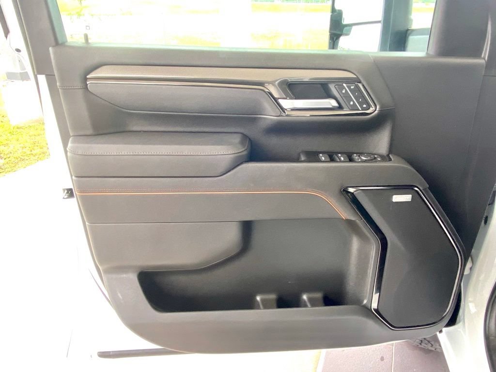 Used 2025 GMC Sierra 2500 AT4 AWD/4WD image 13