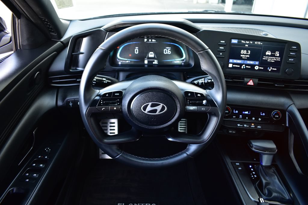 Used 2025 Hyundai Elantra Sport FWD image 32