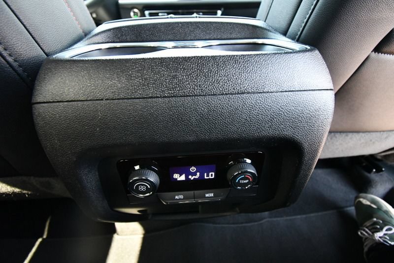 Used 2026 Chevrolet Traverse Z71 AWD/4WD image 17