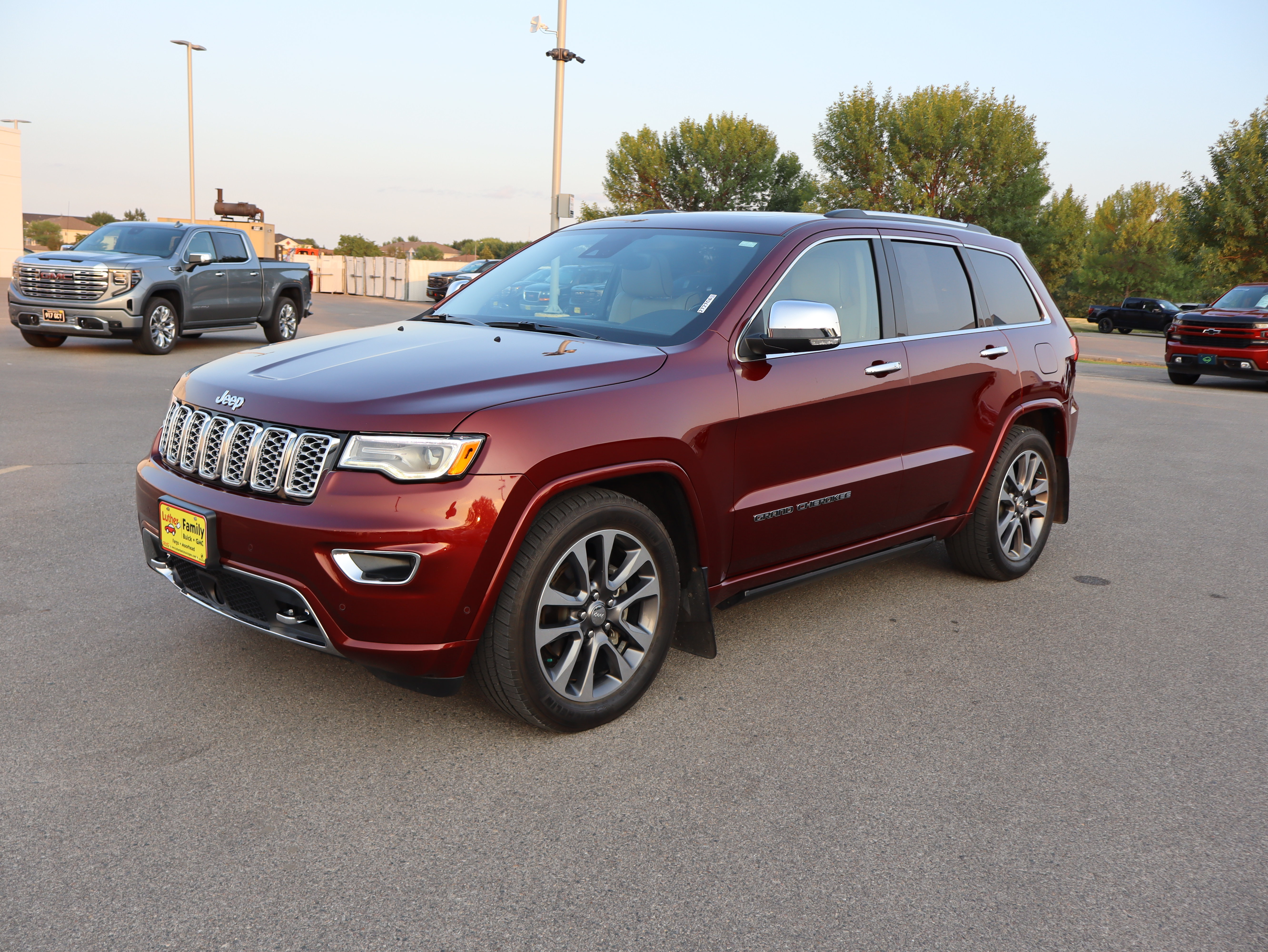 Used 2018 Jeep Grand Cherokee Overland AWD/4WD image 3