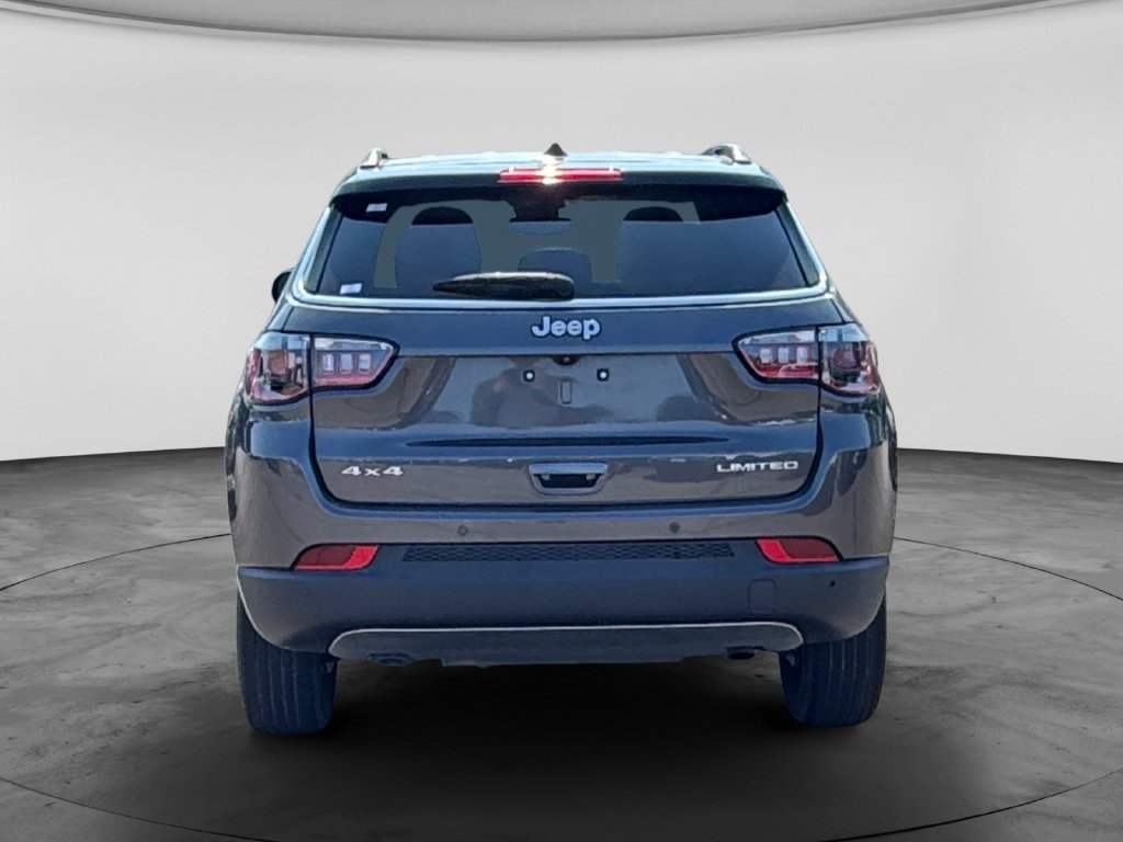 Used 2024 Jeep Compass Limited AWD/4WD image 9