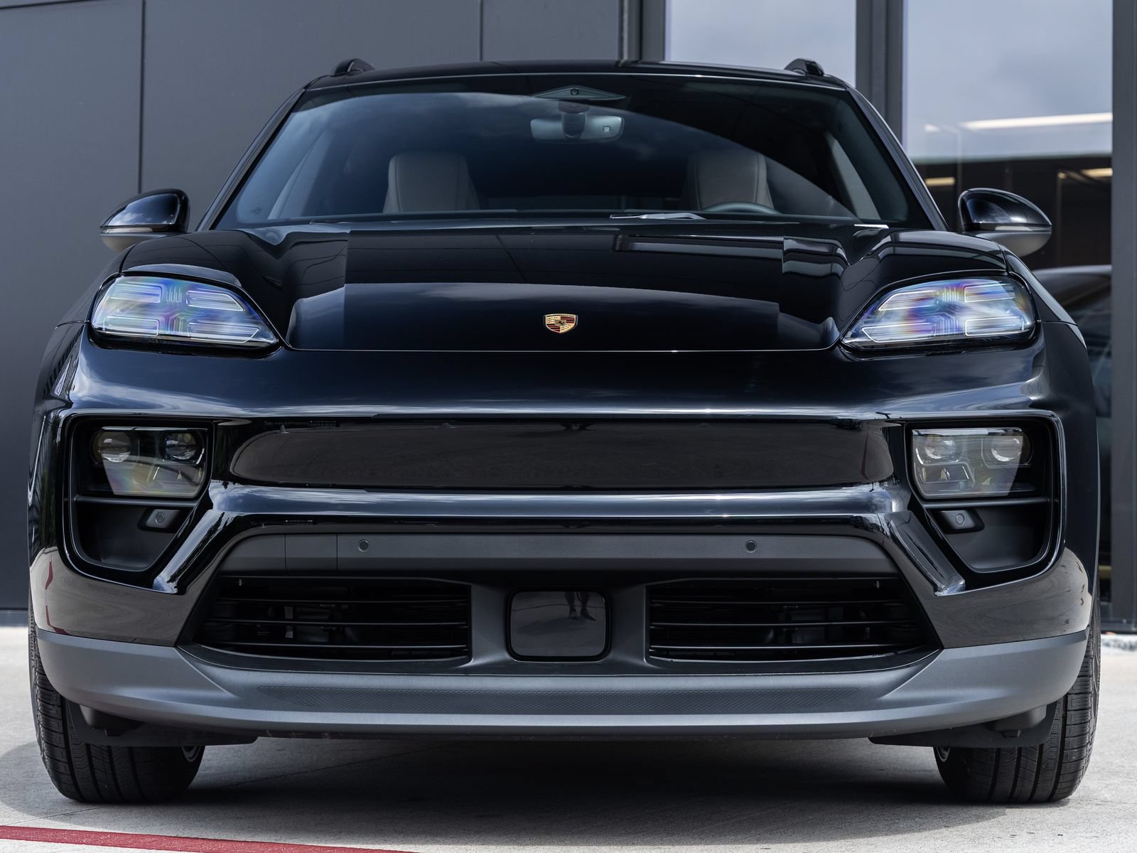 Certified 2025 Porsche Macan Electric RWD image 8