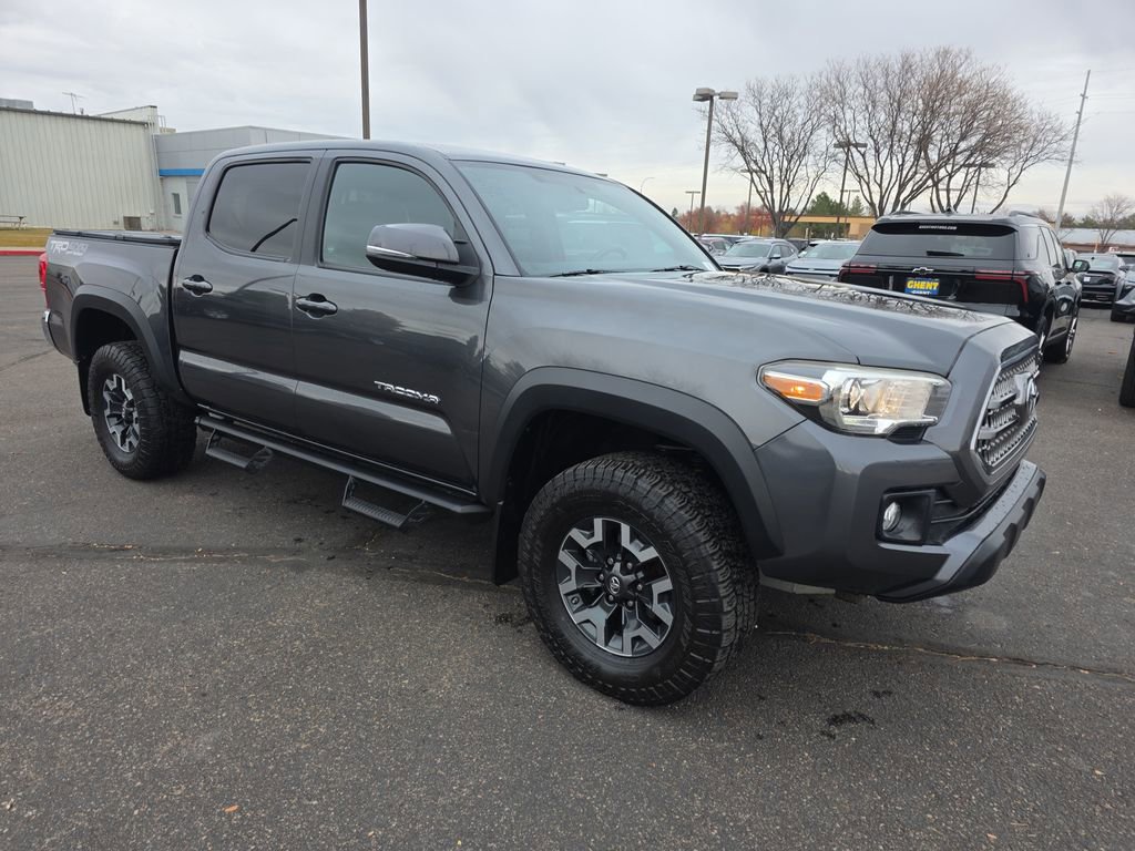 Used 2017 Toyota Tacoma TRD Off-Road image 7