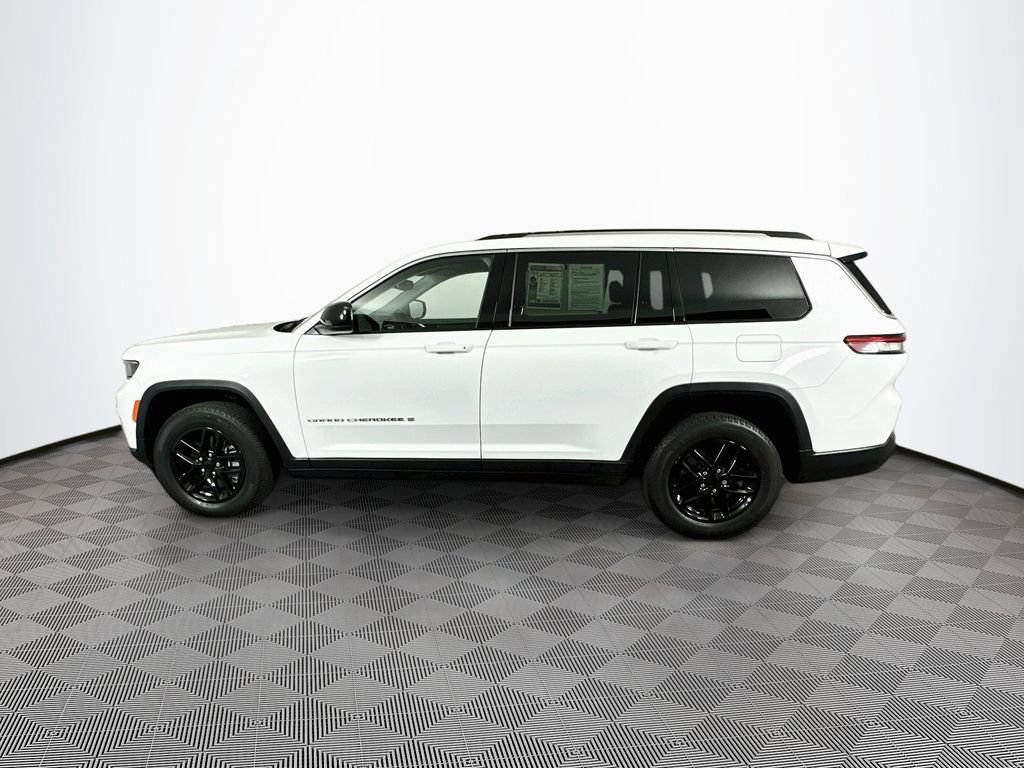 Certified 2022 Jeep Grand Cherokee L Laredo w/ Luxury Tech Group I AWD/4WD image 6