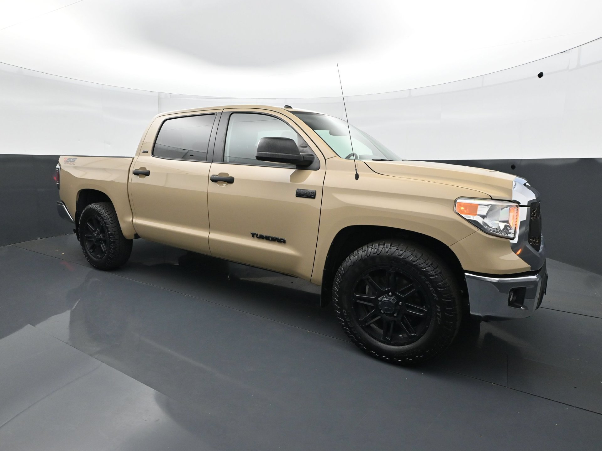 Used 2017 Toyota Tundra SR5 w/ SR5 Upgrade Package RWD image 9