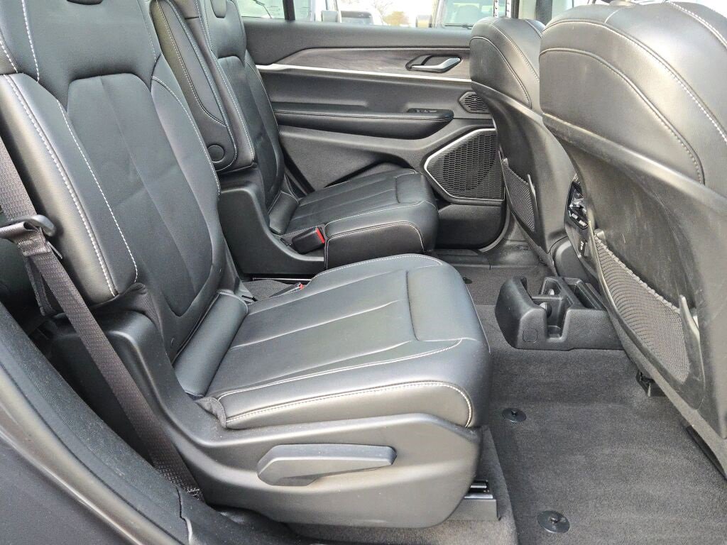 Used 2022 Jeep Grand Cherokee L Limited w/ Trailer Tow Group (B) image 9