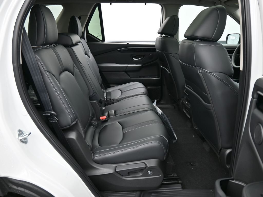 New 2025 Honda Pilot Touring image 40