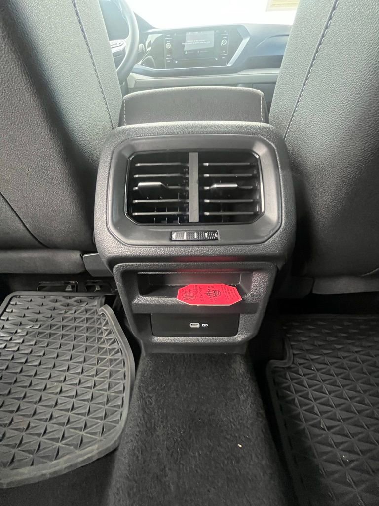 Certified 2024 Volkswagen Taos SE w/ MDO Package FWD image 19