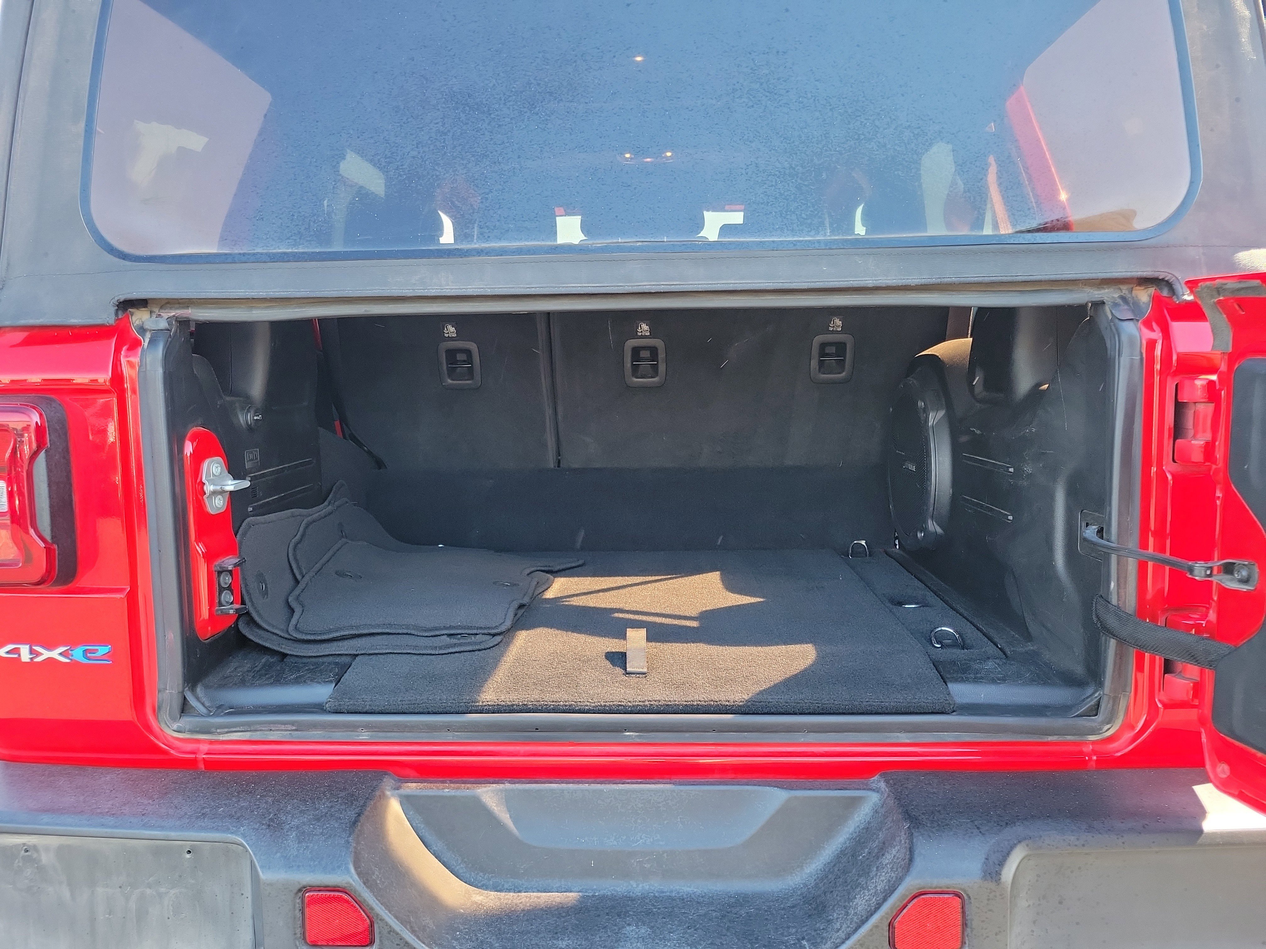 Used 2023 Jeep Wrangler Sahara image 8