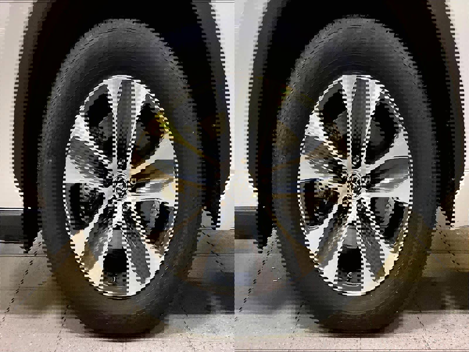 Used 2023 Toyota Highlander XLE image 7