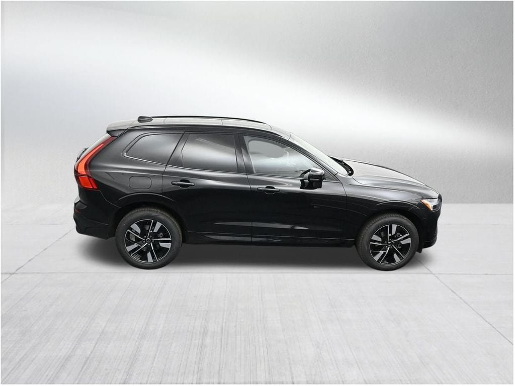 New 2026 Volvo XC60 B5 Plus AWD/4WD image 18