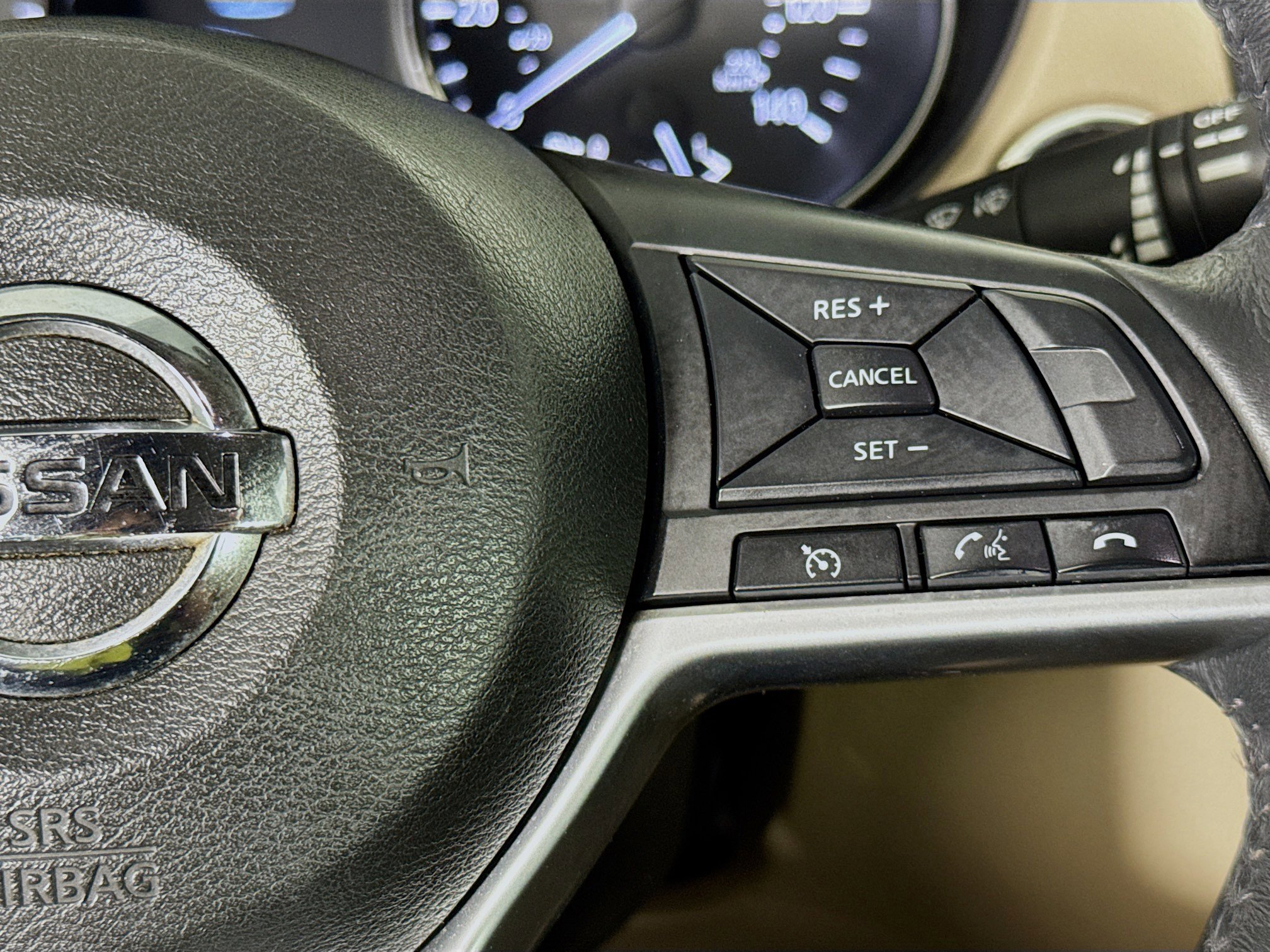 Used 2017 Nissan Rogue SV w/ SV Premium Package image 14