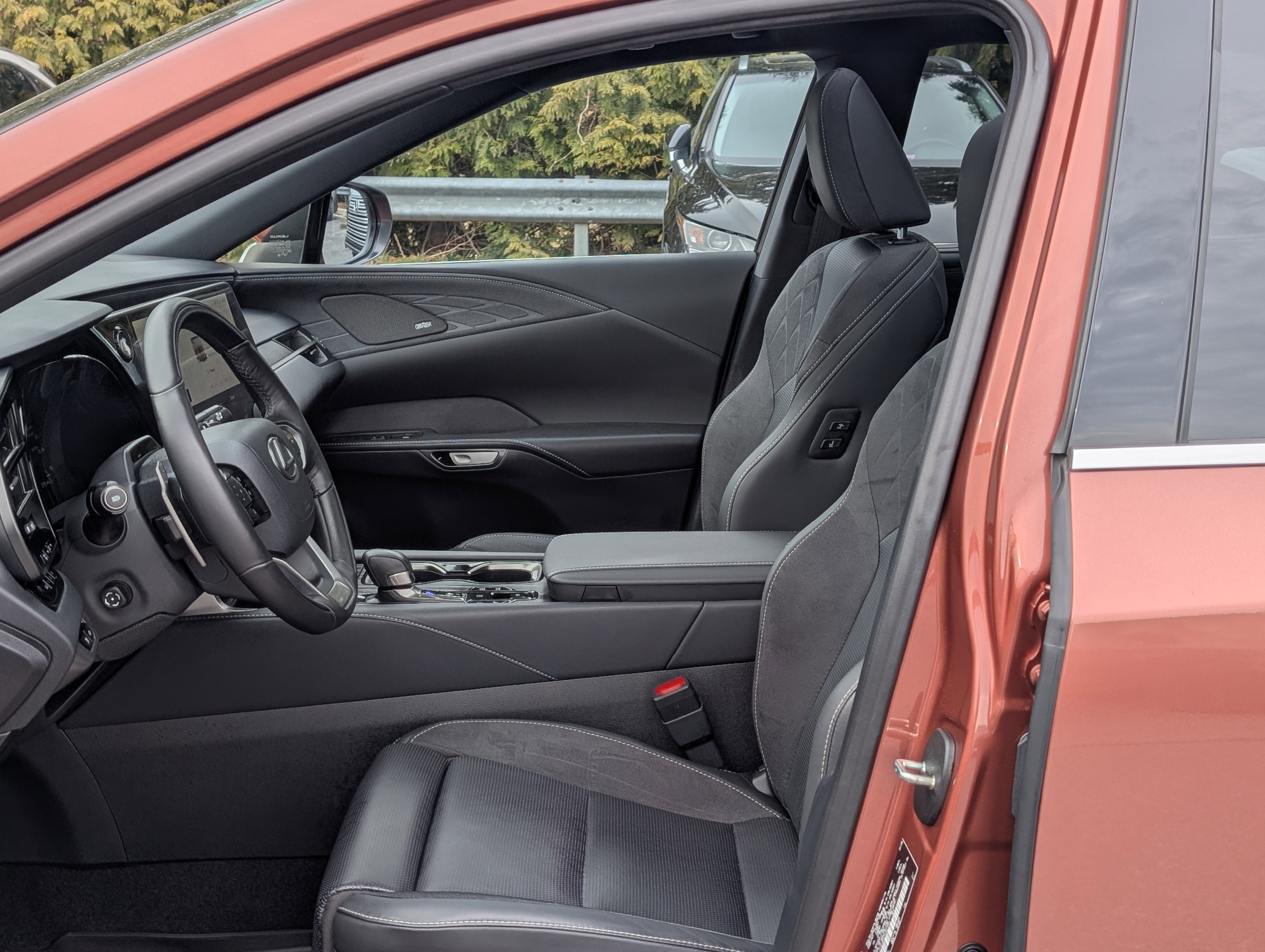 Certified 2025 Lexus RX 450h AWD w/ Convenience Package image 17