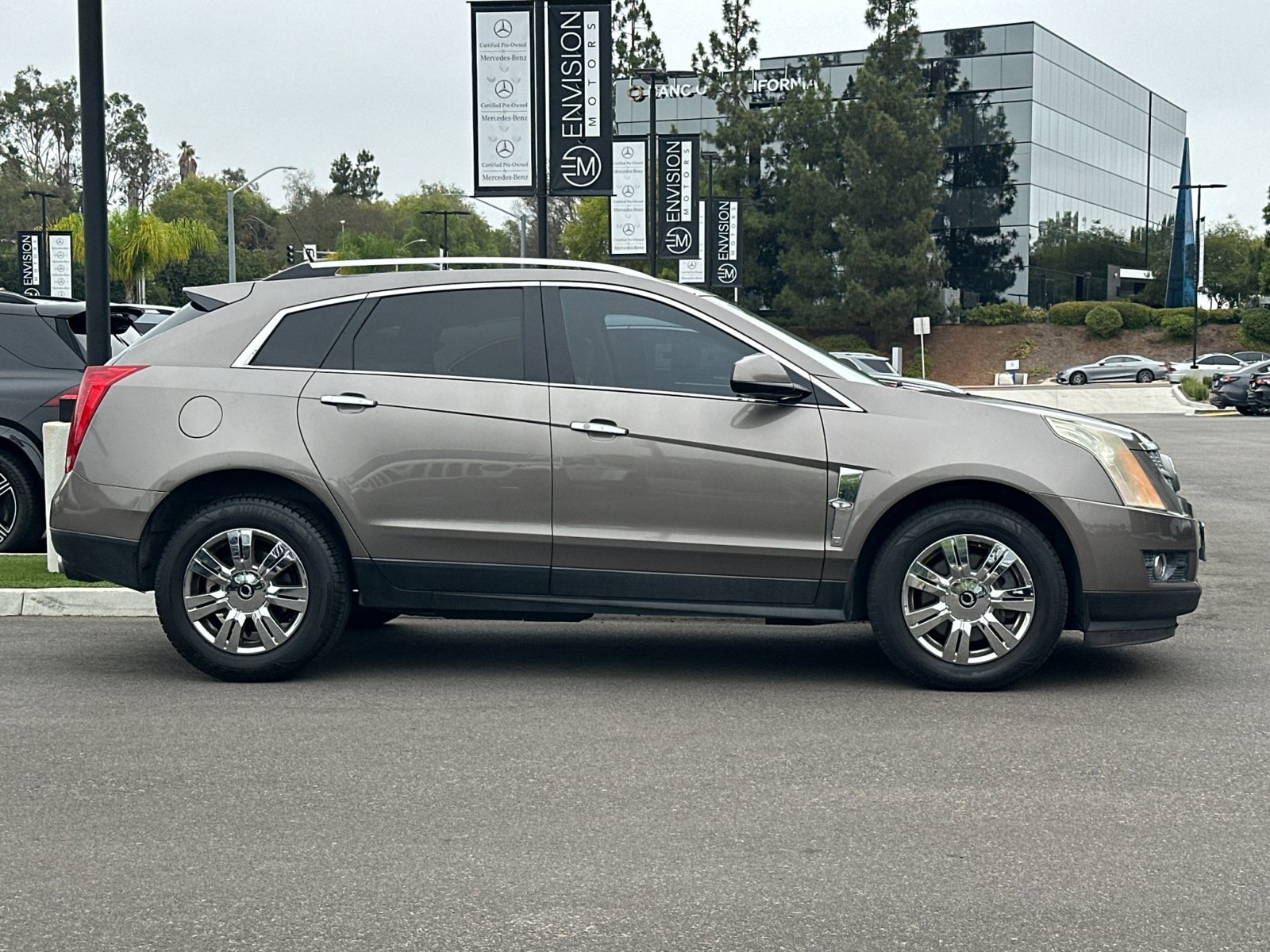 Used 2011 Cadillac SRX Performance FWD image 2