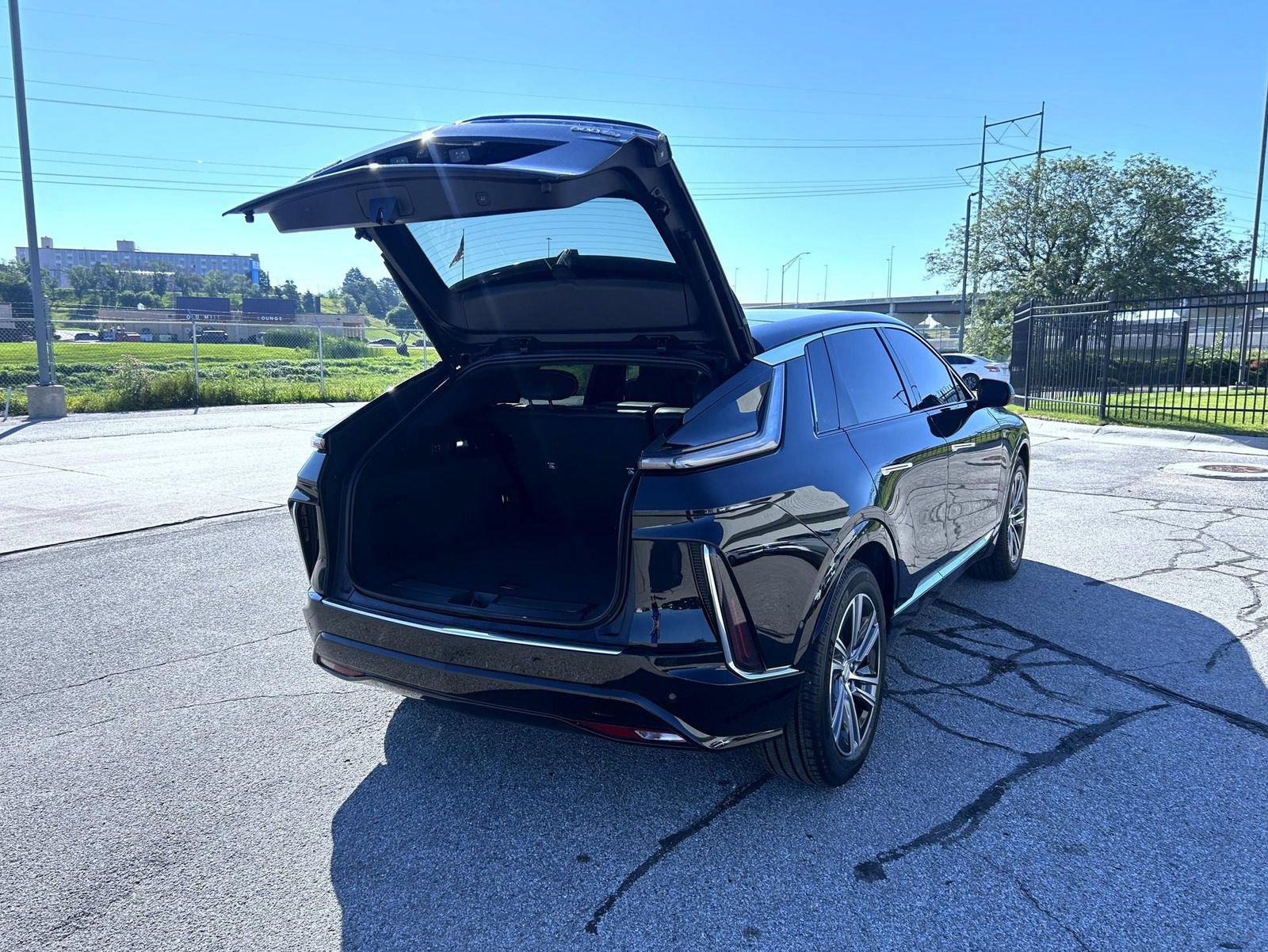 Certified 2024 Cadillac Lyriq Luxury AWD/4WD image 19