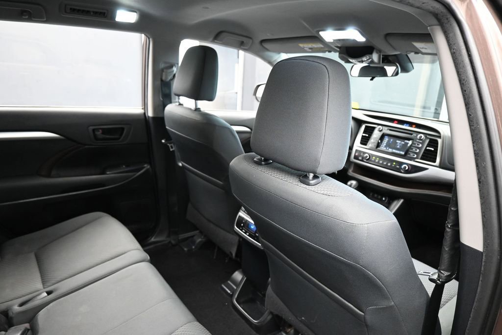 Used 2019 Toyota Highlander LE FWD image 40
