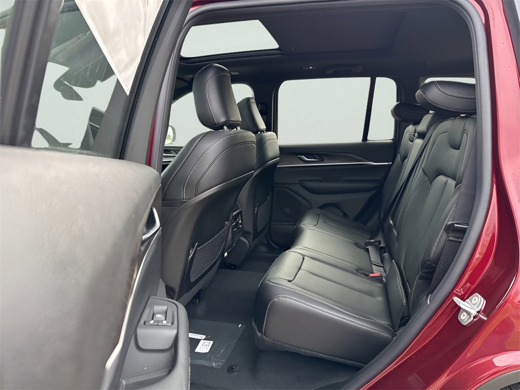 New 2025 Jeep Grand Cherokee Limited image 18