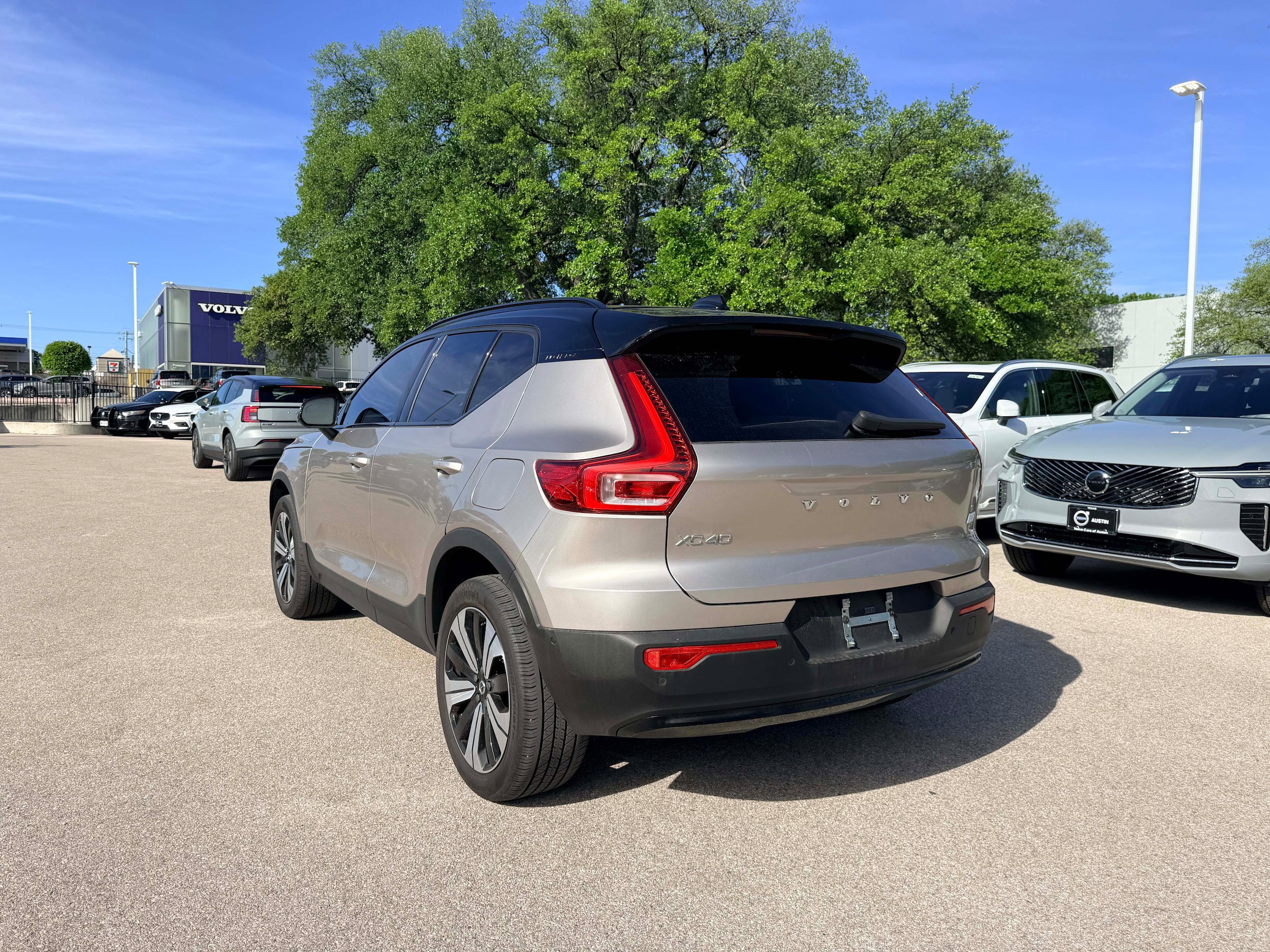 Certified 2023 Volvo XC40 Recharge Plus AWD/4WD image 4