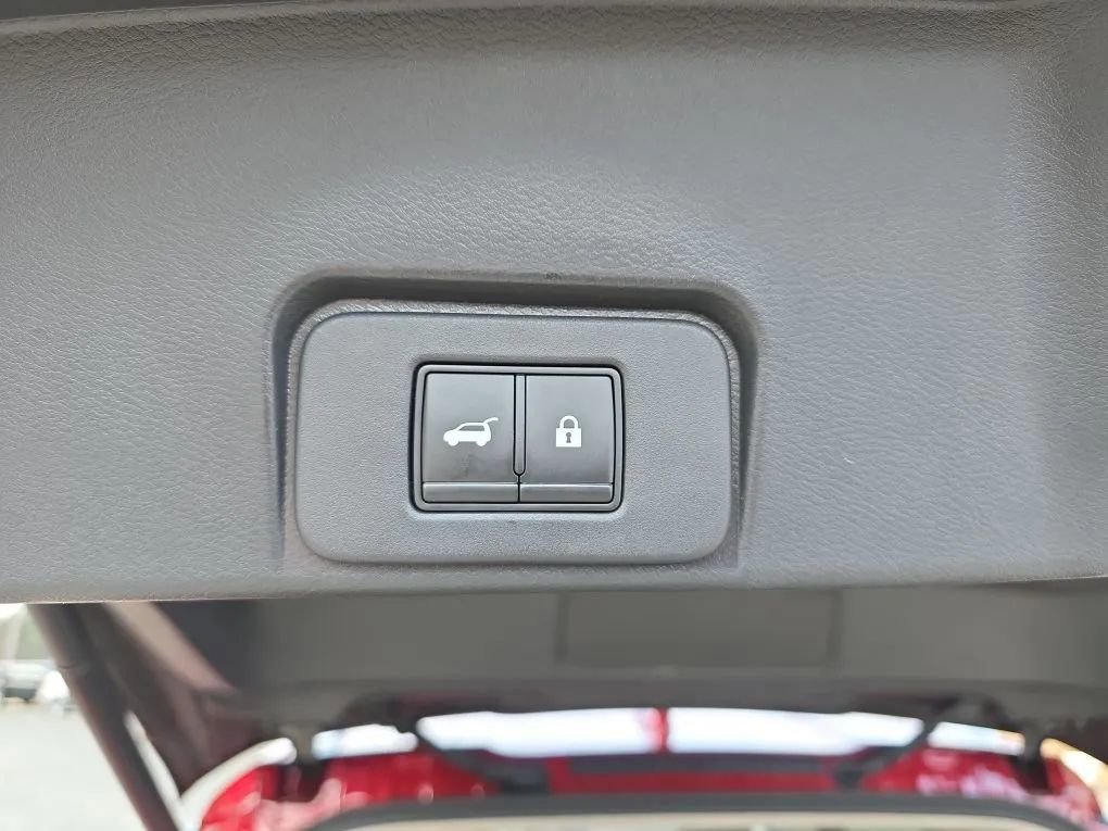 Used 2022 Nissan Rogue SV w/ SV Premium Package image 50