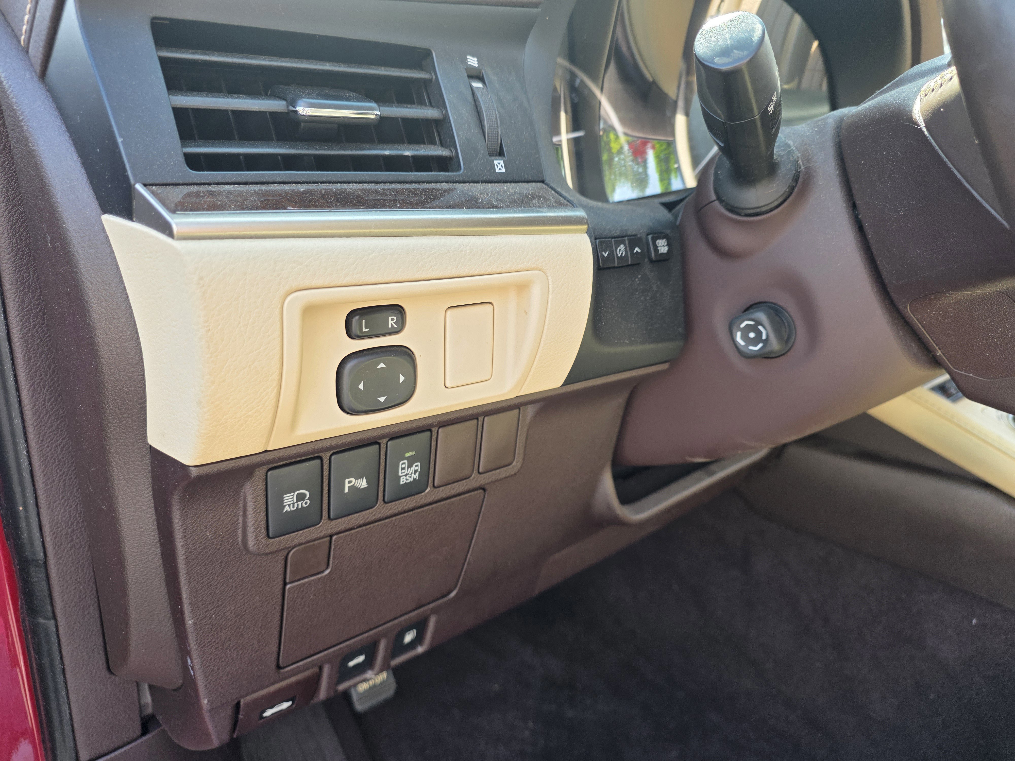 Used 2016 Lexus ES 350 w/ Luxury Package w/Wood Trim FWD image 16