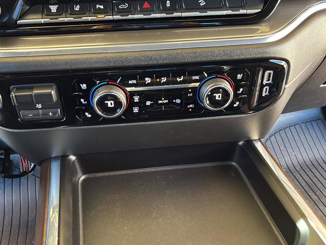 Used 2024 Chevrolet Silverado 2500 High Country w/ Technology Package image 11