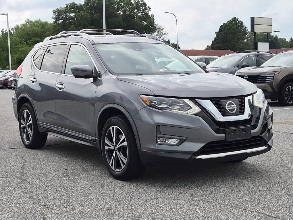 Used 2017 Nissan Rogue SL w/ SL Premium Package AWD/4WD image 2