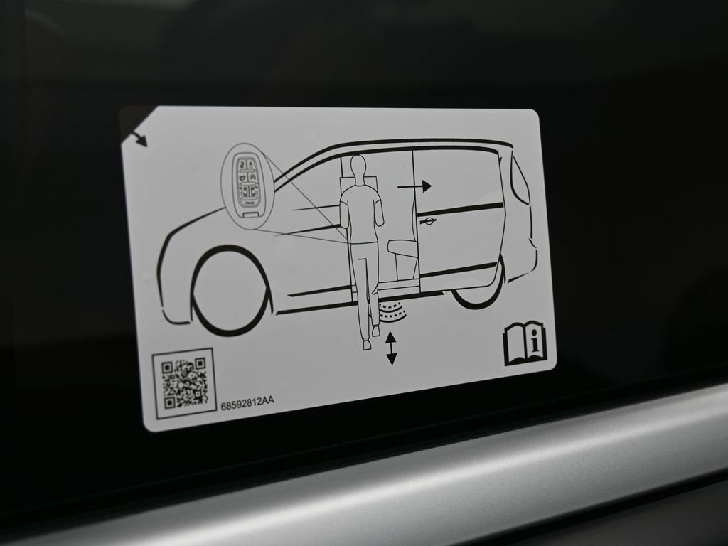 New 2026 Chrysler Pacifica Pinnacle image 28