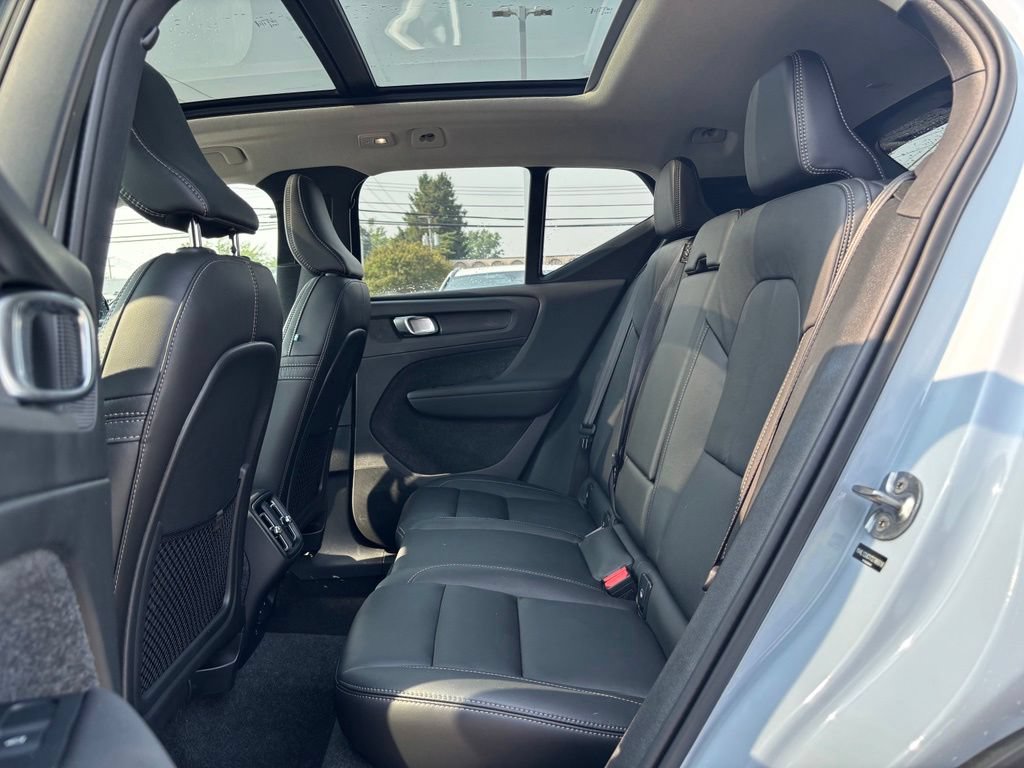 Certified 2026 Volvo XC40 B5 Plus w/ Climate Package AWD/4WD image 21
