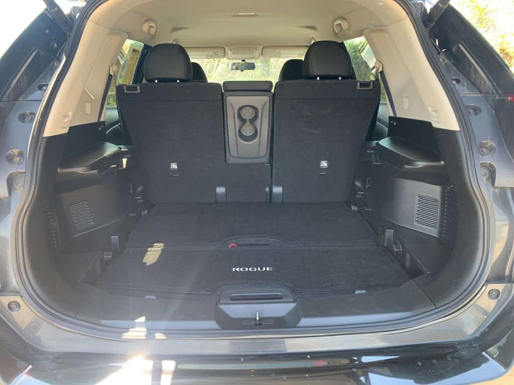 Used 2018 Nissan Rogue SV image 18