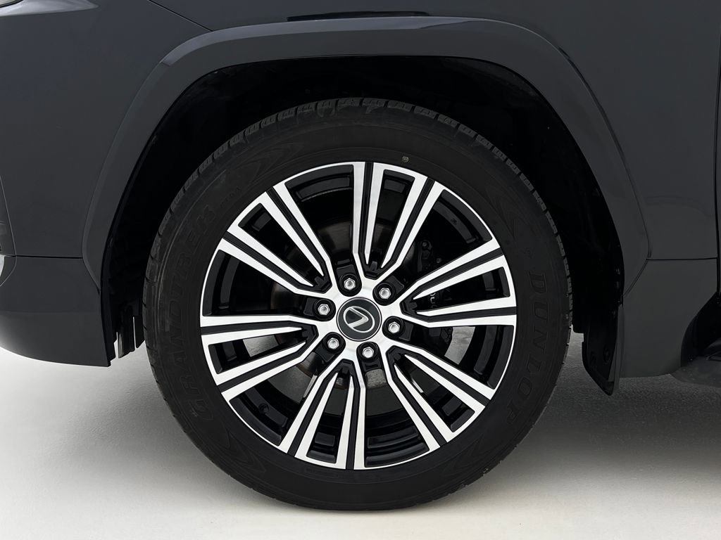 Used 2024 Lexus LX 600 4WD w/ Appearance Package image 26