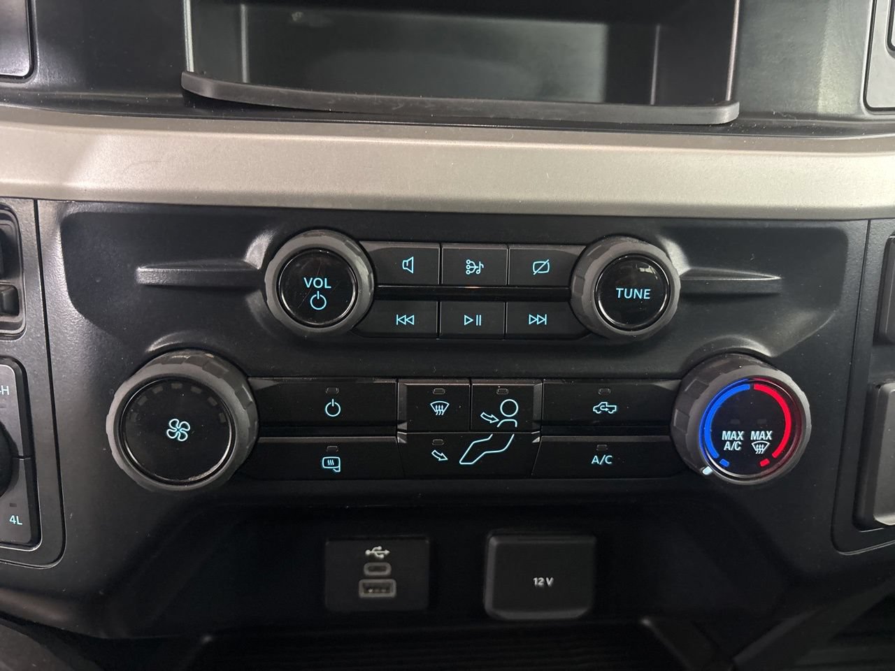 Used 2024 Ford F350 XLT w/ FX4 Off-Road Package AWD/4WD image 18