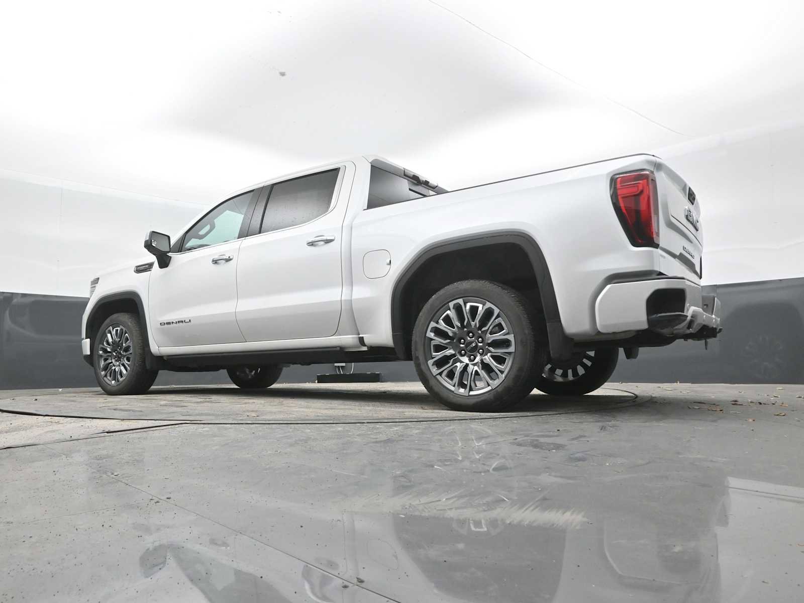Used 2025 GMC Sierra 1500 Denali Ultimate AWD/4WD image 23
