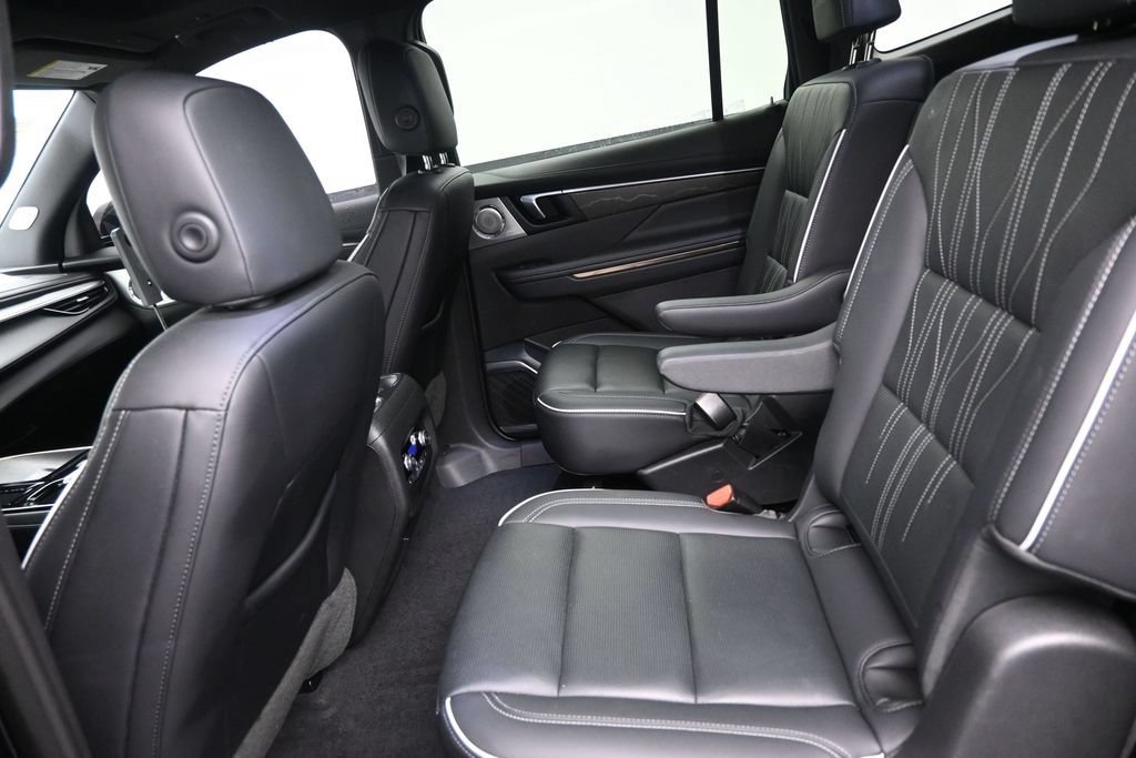 Used 2025 Buick Enclave Avenir w/ Trailering Package, 5000 lbs. FWD image 15