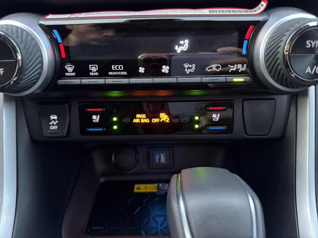 Used 2025 Toyota RAV4 Limited image 20