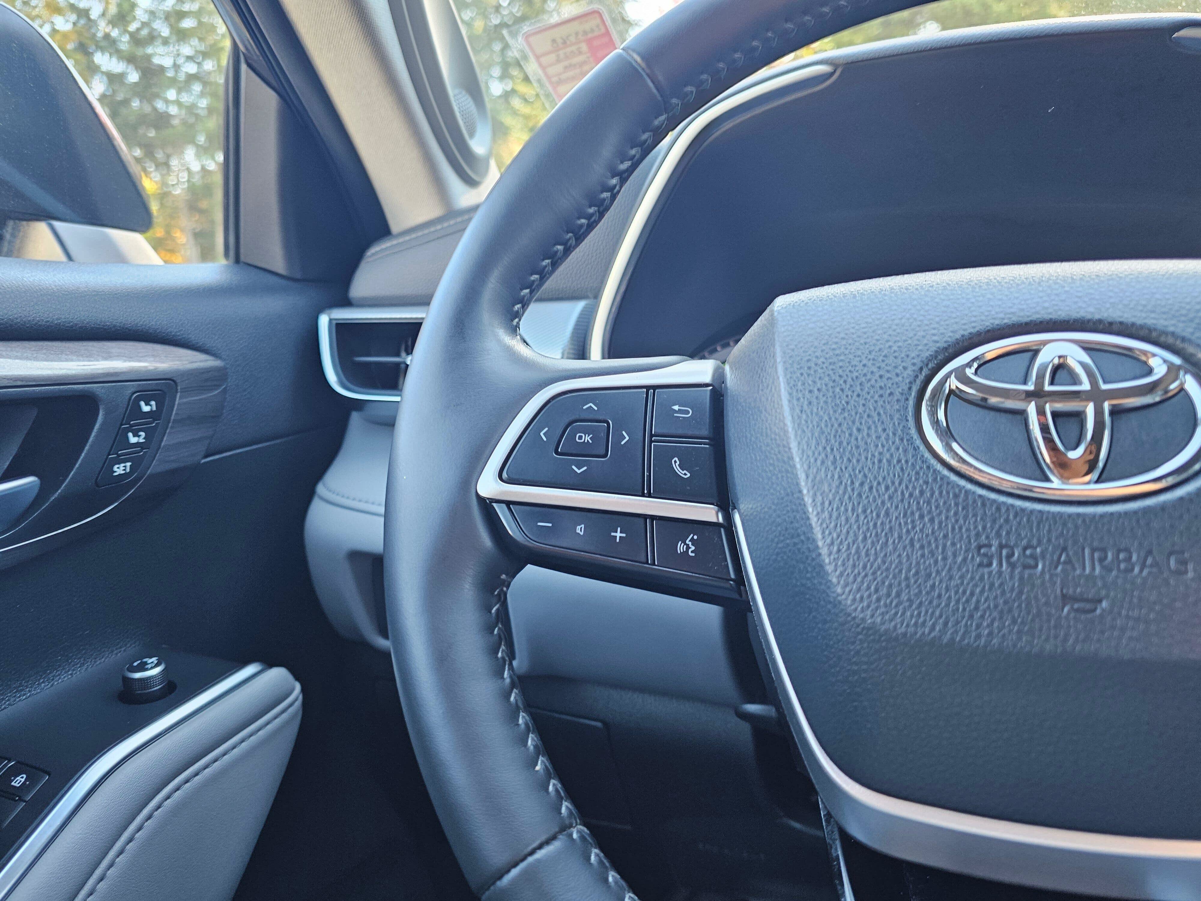 Used 2022 Toyota Highlander Platinum AWD/4WD image 32