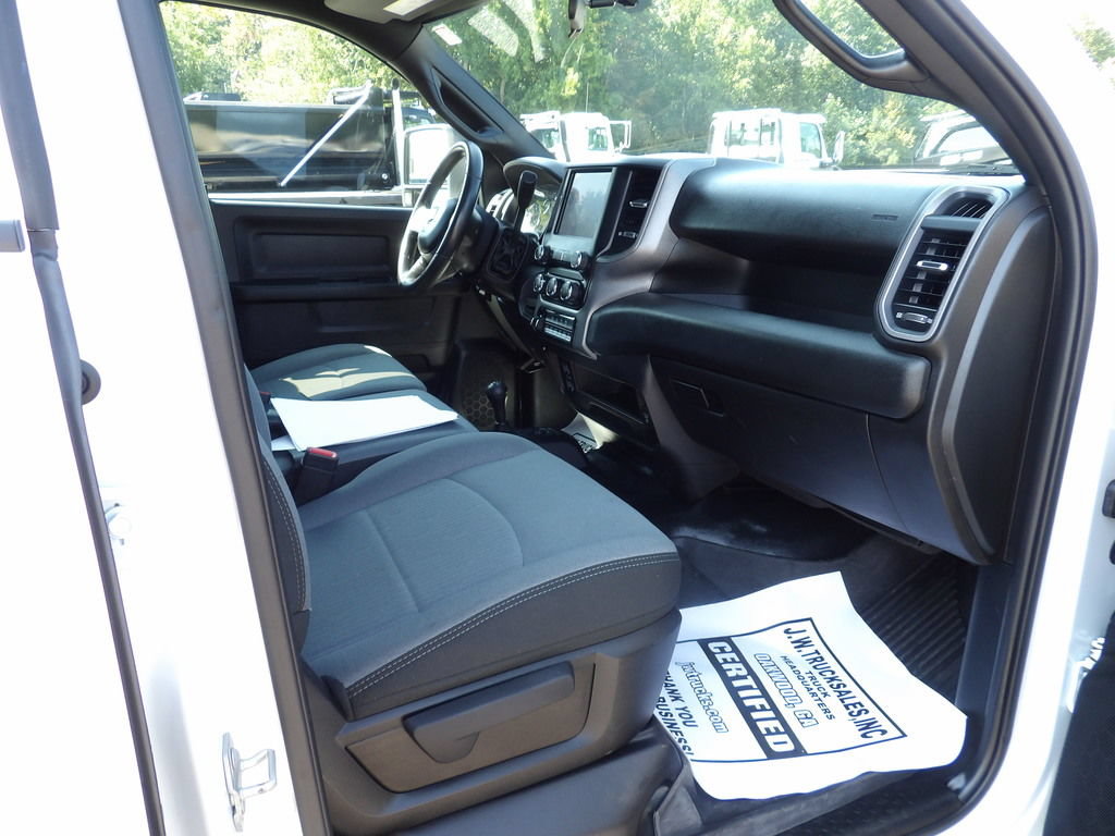 Used 2024 RAM 5500 Tradesman w/ Chrome Appearance Group AWD/4WD image 40