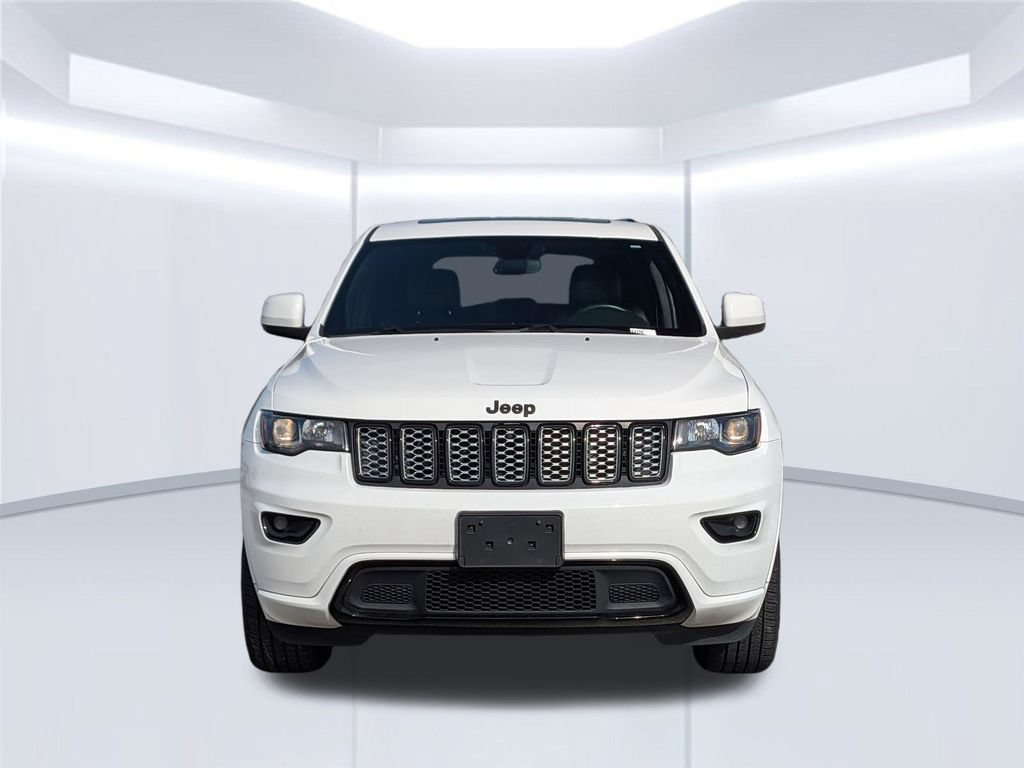 Used 2019 Jeep Grand Cherokee Altitude AWD/4WD image 10