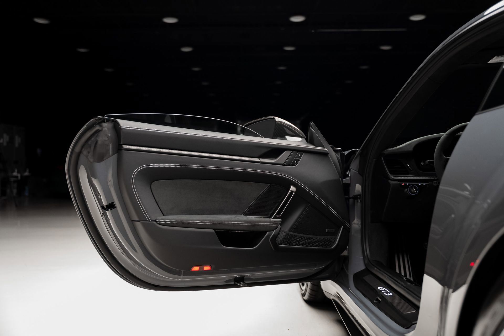 Used 2026 Porsche 911 GT3 RWD image 61