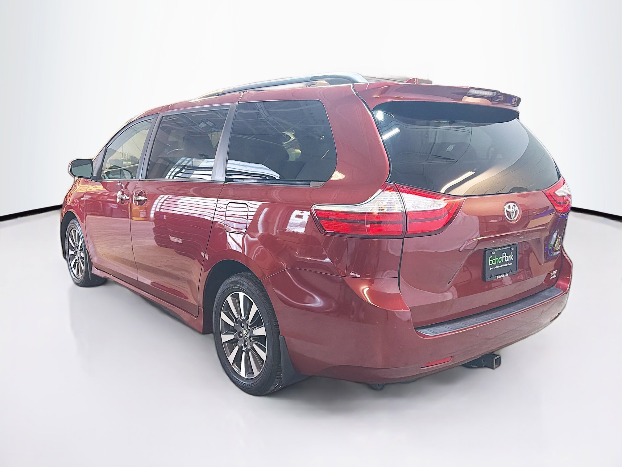 Used 2019 Toyota Sienna XLE image 5