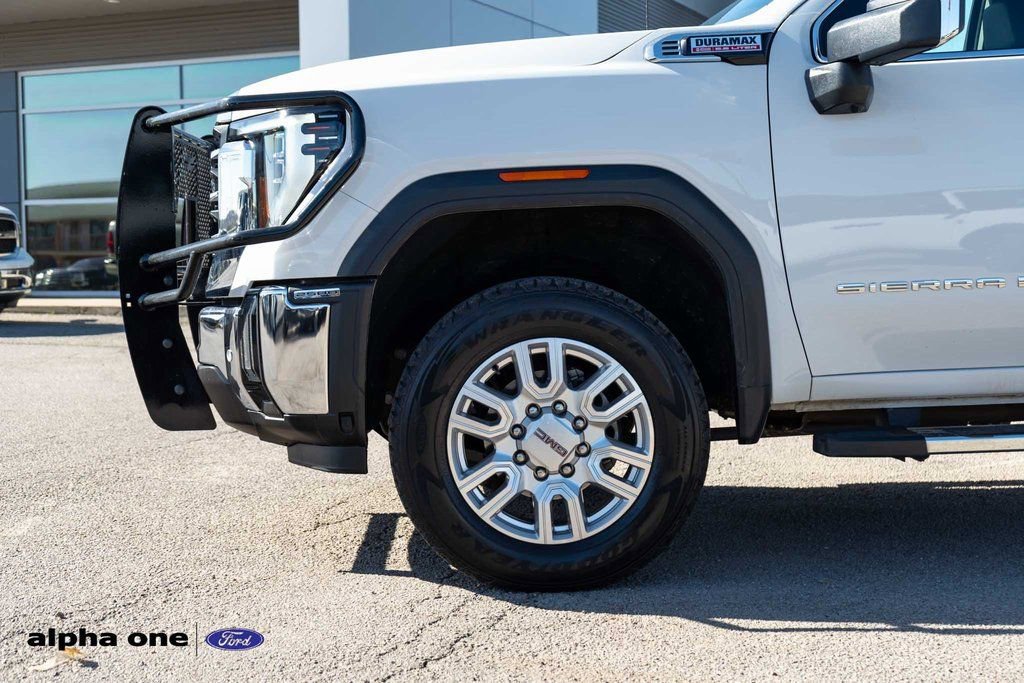 Used 2024 GMC Sierra 2500 SLT w/ SLT Premium Package image 11