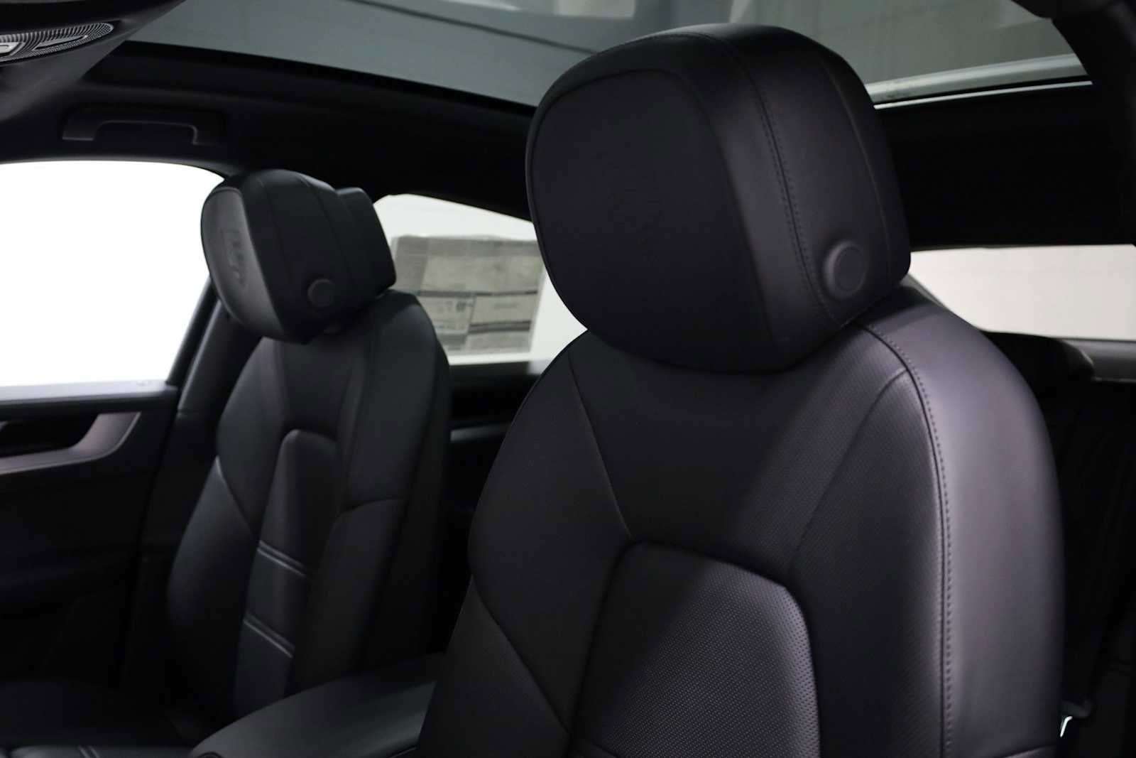 New 2026 Porsche Cayenne Coupe AWD/4WD image 19